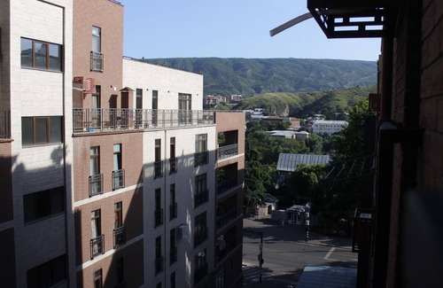 Avlabari Apartment | Spacious 1-bedroom apartment in wonderful the center of Tbilisi with WiFi, AC