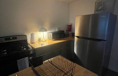 Utica Apartment | Spacious 1-bedroom apartment with AC, WiFi in Utica