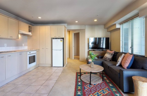 Grafton Apartment | Spacious 1-bedroom unit in CBD with free parking