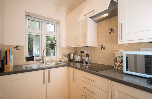 Raymonds Hill Apartment | Spacious 1 BR apartment. Amazing view. Own Garden. Dog friendly.