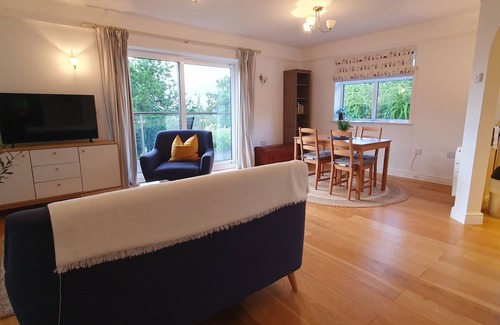 Raymonds Hill Apartment | Spacious 1 BR apartment. Amazing view. Own Garden. Dog friendly.