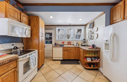 Wildwood House | Spacious 10 Bedroom Home: Short Walk to the Beach & Boardwalk