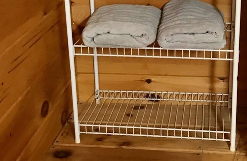 Dora Cabin | Spacious 1200sf cabin (5) in Ozark county near the river. Pets allowed.