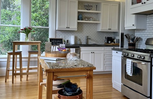 Duckpond House | Spacious 1912 Duckpond home in the heart of Downtown★