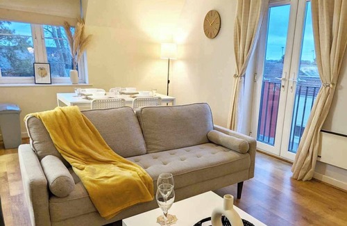 Ipswich Apartment | Spacious 2 bed 1 bath apartment with Parking in Ipswich