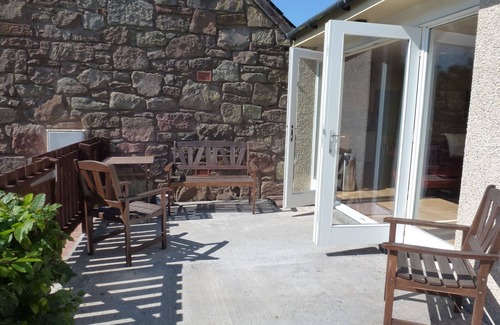 Kinross Cottage | Spacious 2 bed cottage in rural location. Single storey, child friendly