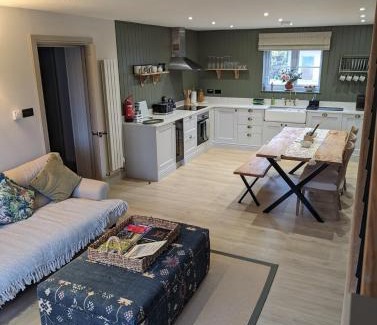West Ilsley Apartment | Spacious 2 bed ensuite cottage