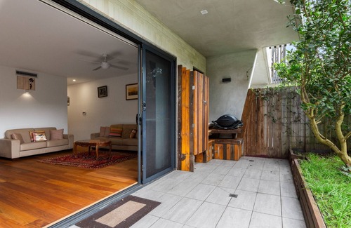 Randwick Apartment | Spacious 2-Bed Retreat with BBQ & Courtyard