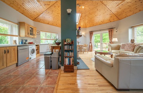 Knockaderry Cross Roads House | Spacious 2 bed stone cottage in the Wicklow Mountains