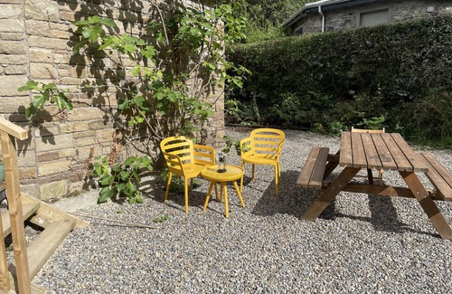 Knockaderry Cross Roads House | Spacious 2 bed stone cottage in the Wicklow Mountains