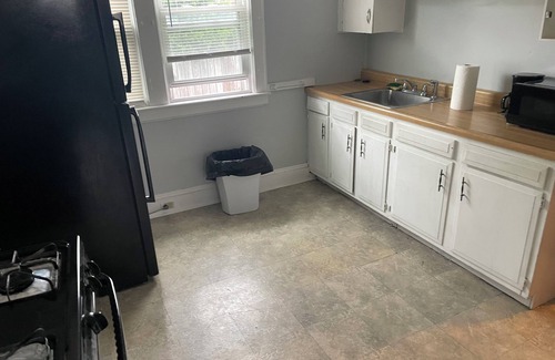 Garfield Heights Apartment | Spacious 2-bedroom apartment in fabulous Garfield Heights with AC, WiFi 17L