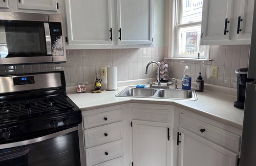 Lower Township Apartment | Spacious 2 Bed2 Bath Guest Suite Apt with HOT TUB and EV Charging
