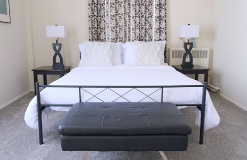 Los Angeles Bed & Breakfast | Spacious 2-bedroom in the miracle mile