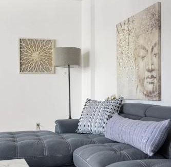 La Brea Apartment | Spacious 2 Bedroom 2 Bathroom Unit Great Location