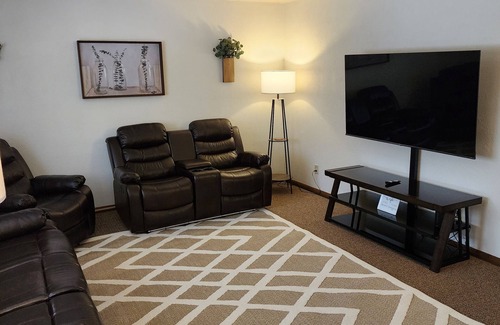 Thomasboro Apartment | Spacious 2 bedroom apartment