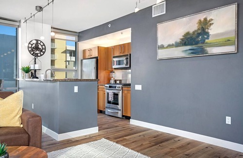 East Village Condo | Spacious 2 Bedroom Condo in the Heart of Downtown!
