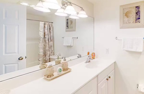 Livingston Condo | Spacious 2-bedroom condo at Lake Anna with WiFi, boatslip
