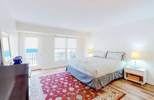 Livingston Condo | Spacious 2-bedroom condo at Lake Anna with WiFi, boatslip