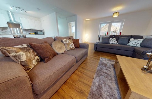 Peterborough House | Spacious 2 Bedroom Corporate Apartment by Srk Serviced Accommodation