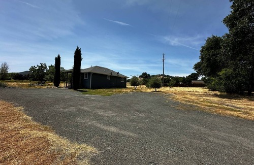Lakeport House | Spacious 2-bedroom house with WiFi, AC in charming Lakeport. Full Kitchen.