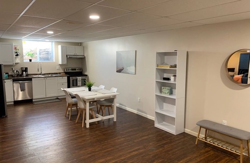 Foothills House | Spacious 2 Bedroom Suite - Beautiful Foothills