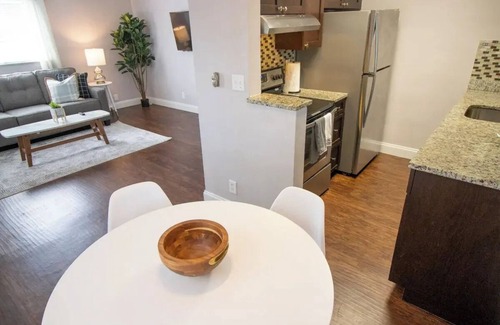 Central Oakland Park Apartment | Spacious 2-Bedroom Apt near Beaches, Dining & Shops
