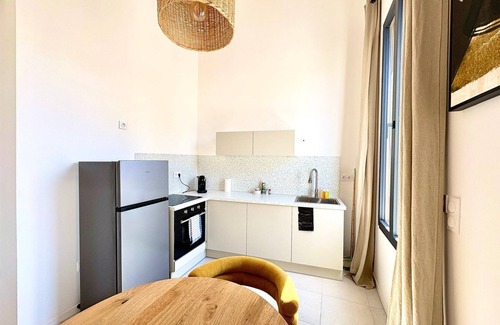 Cadereau Apartment | Spacious 2 bedrooms - fully equiped, A/C