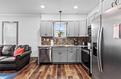 St. Louis Apartment | Spacious 2 BR★Sleep 4★Central Location★Parking