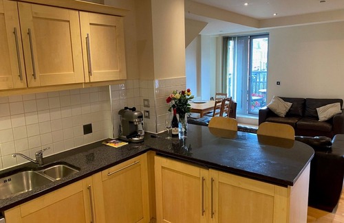Faraday Apartment | Spacious 2 double bedroom apartment w free off-street parking & superfast WiFi.