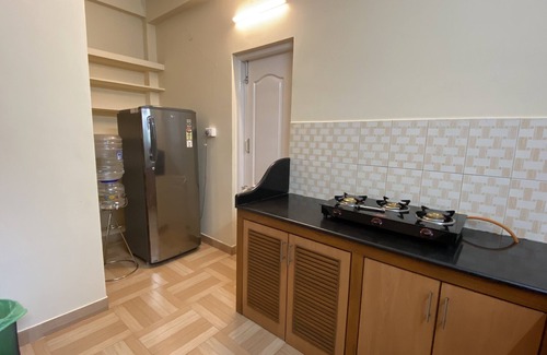 Mylapore Tiruvallikk Apartment | Spacious 2bhk in Tiruvanmiyur - 5min from beach