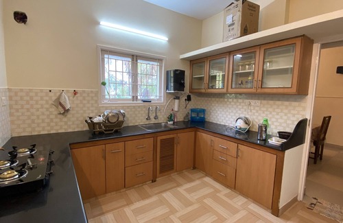 Mylapore Tiruvallikk Apartment | Spacious 2bhk in Tiruvanmiyur - 5min from beach