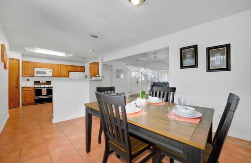 Buckner Terrace - Everglade Park House | Spacious 2BR home near Downtown Dallas