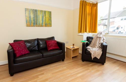 Whitestake House | Spacious 2BR Home with Free Parking