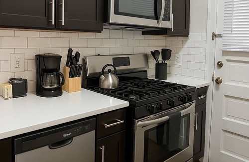 Rogers Park Apartment | Spacious 2BR Near Dining & Shops