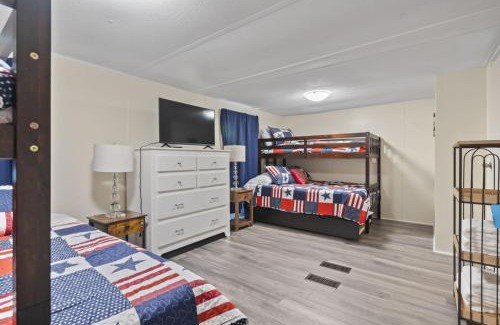 Longs House | Spacious 2BR Retreat-10 minutes to the Beach! Pet Friendly!