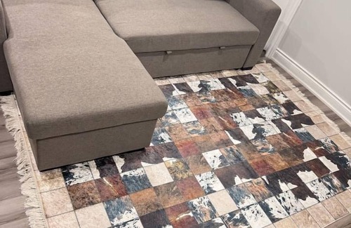 Brampton House | Spacious 2BR Suite in Brampton w/ A/C + Parking.