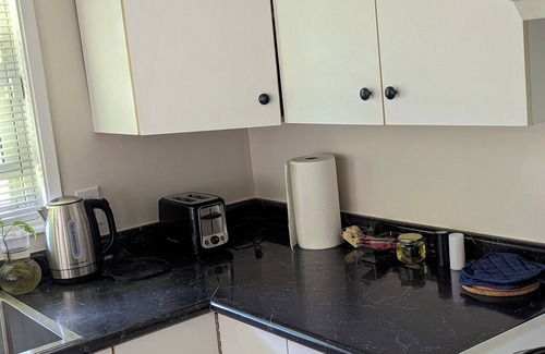 Delta House | Spacious 2BR Suite with Private Entrance in Sunny Tsawwassen