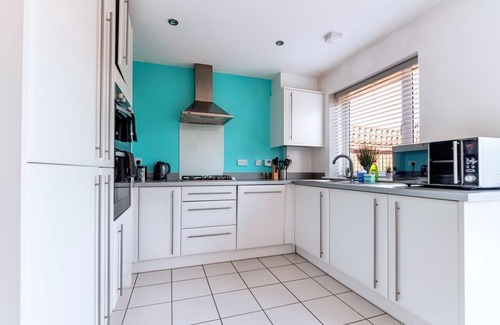 Peterborough House | Spacious 3 bed, 2.5bath-Sleeps 6