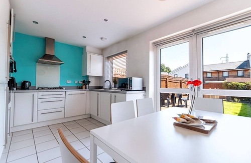 Peterborough House | Spacious 3 bed, 2.5bath-Sleeps 6