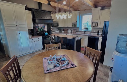 Wray House | Spacious 3 bed, 3 bath Eastern Colorado Farmhouse Retreat
