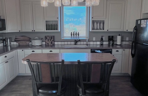 Wray House | Spacious 3 bed, 3 bath Eastern Colorado Farmhouse Retreat