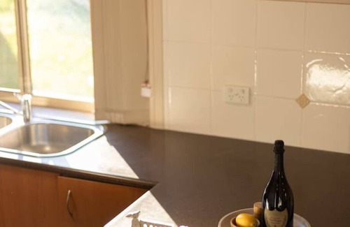 Sunnybank Hills House | Spacious 3-bed Retreat 1min to Mall @SunnybankHill