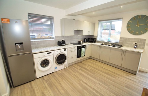 Ridgeway House | Spacious 3 Bed House - Newly Refurbished