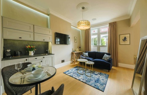 Cotham Apartment | Spacious 3-Bed Victorian | Central Bristol