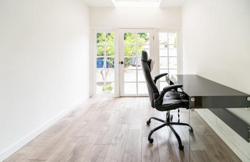 Carthay Circle Apartment | Spacious 3-Bedroom 3-Bathroom with 2-Living Room by Beverly Hills