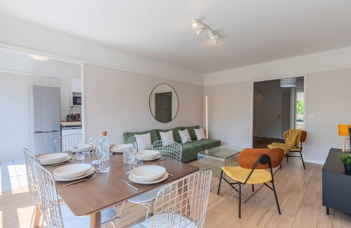 Lambersart Apartment | Spacious 3 bedroom apartment & private parking!