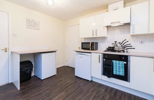 Coventry House | Spacious 3-Bedroom Apartment w/Private Garden