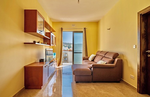 Marsalforn Apartment | Spacious 3-bedroom apartment near sea Marsalforn with AC, WiFi