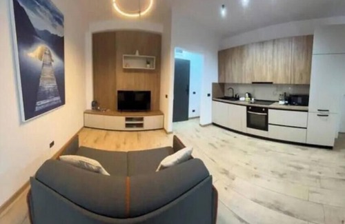 Timisoara Apartment | Spacious 3-bedroom apartment in peaceful Timișoara with AC