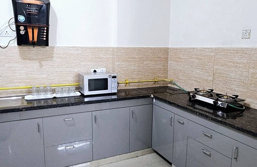 Mohangarh Apartment | Spacious 3-bedroom apartment with AC, WiFi and Kitchen in Posh area of Lucknow